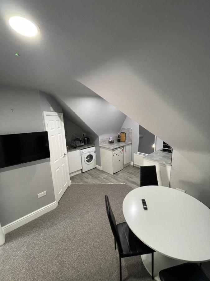 Luton Short Term Lets - Cardiff Road Διαμέρισμα Εξωτερικό φωτογραφία